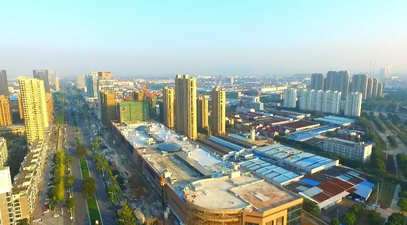 前11月，，，，，，全县高端装备制造业完成产值103亿，，，，，，实现较快生长