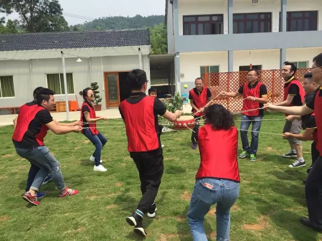 “向梦想出发” 必发销售团建活动完善绽放